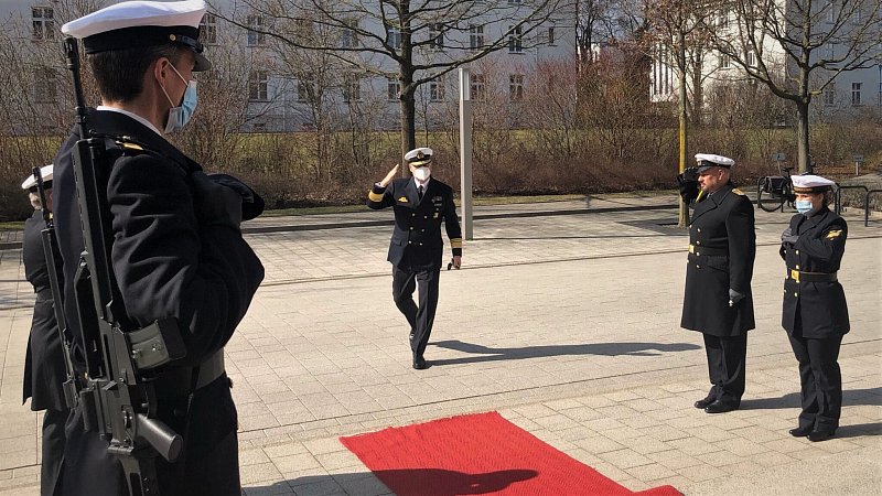 Вице-адмирал Кай-Ахим Шёнбах принимает командование ВМС Германии